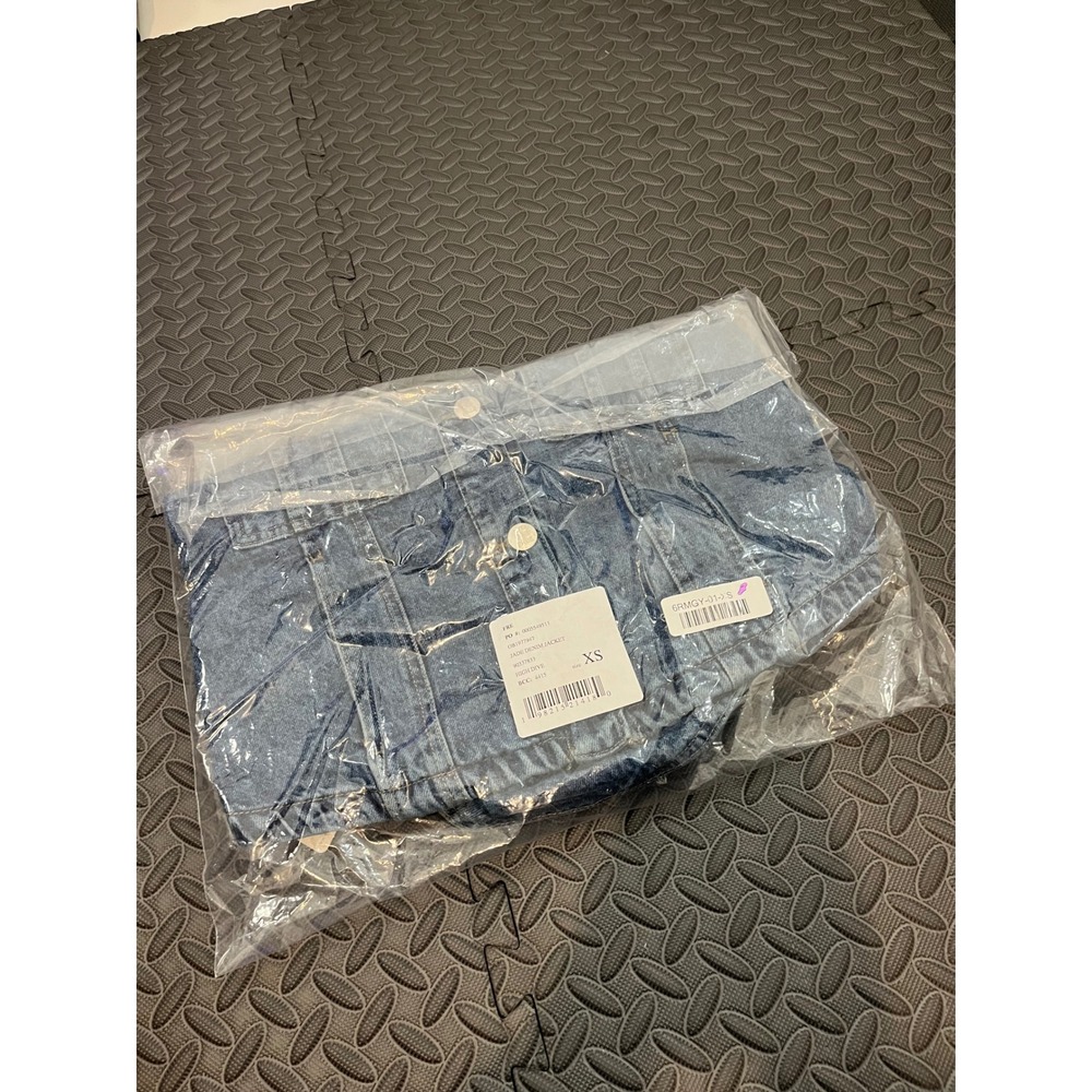 NWT Free People We The‎ Free Jade Denim Jacket Womens XS Distressed Trucker - Picture 3 of 5